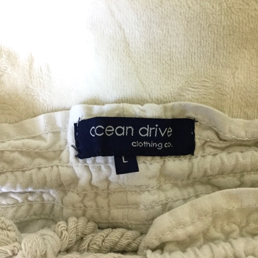 White Ruffle Shorts - Picture 5 of 5